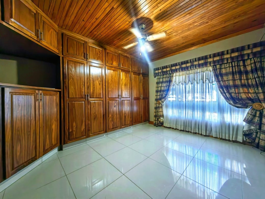 5 Bedroom Property for Sale in Grimbeeck Park North West